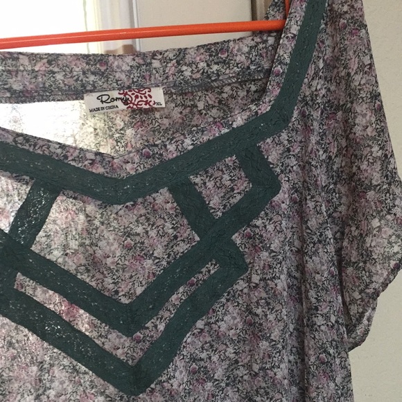 Floral flutter top, Romy - Picture 3 of 3